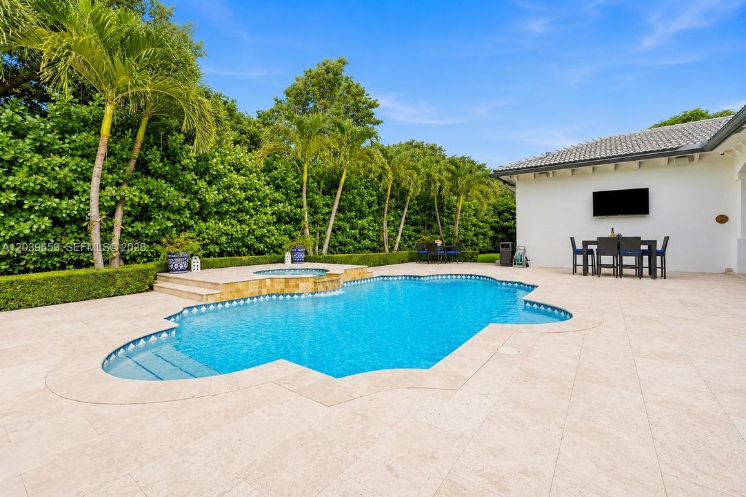 Active With Contract: $2,050,000 (5 beds, 4 baths, 3776 Square Feet)