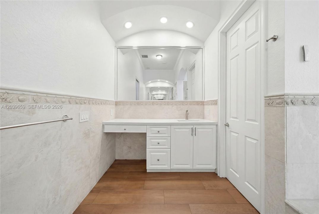 Active With Contract: $2,050,000 (5 beds, 4 baths, 3776 Square Feet)