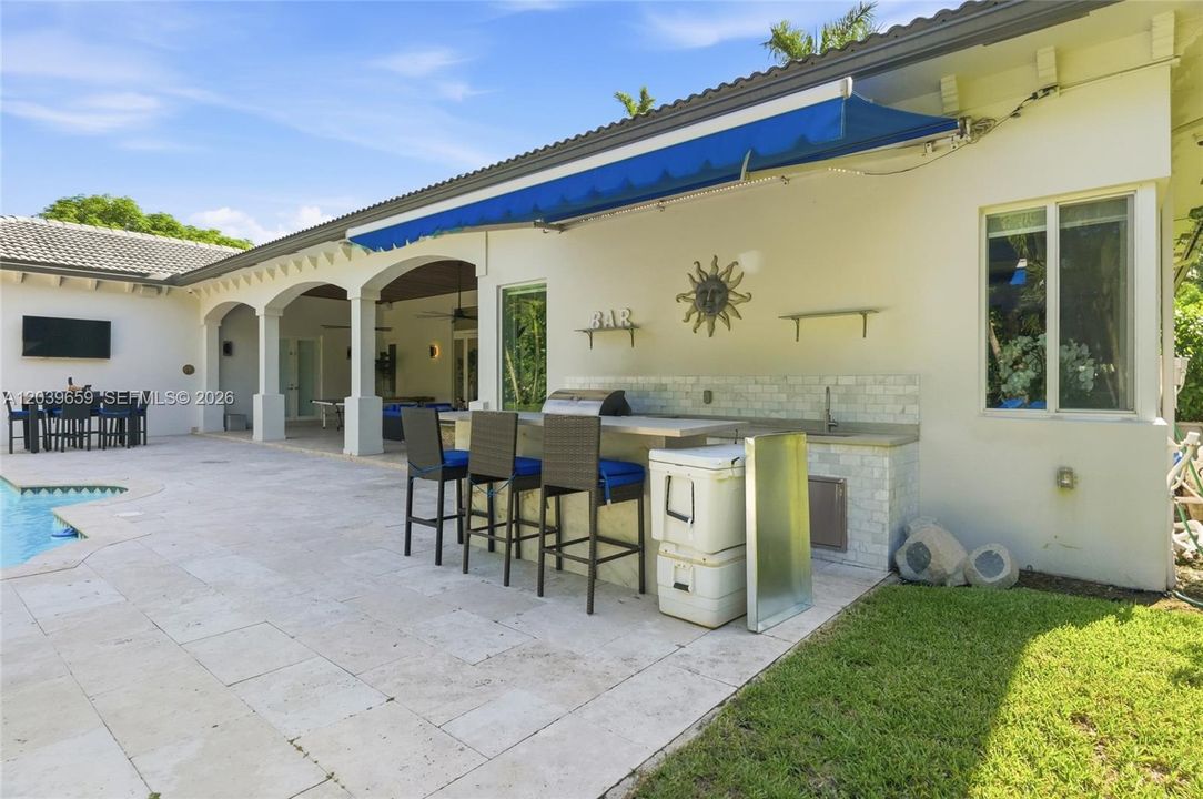 Active With Contract: $2,050,000 (5 beds, 4 baths, 3776 Square Feet)