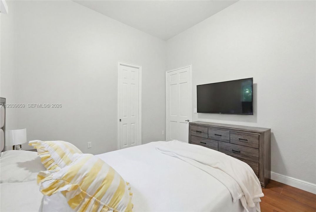 Active With Contract: $2,050,000 (5 beds, 4 baths, 3776 Square Feet)