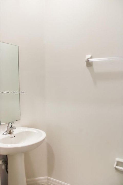 En Renta: $1,950 (3 camas, 2 baños, 1574 Pies cuadrados)