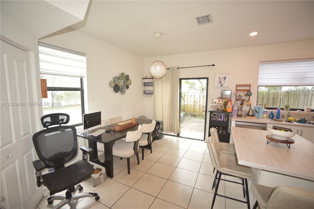 For Rent: $3,000 (3 beds, 3 baths, 1320 Square Feet)