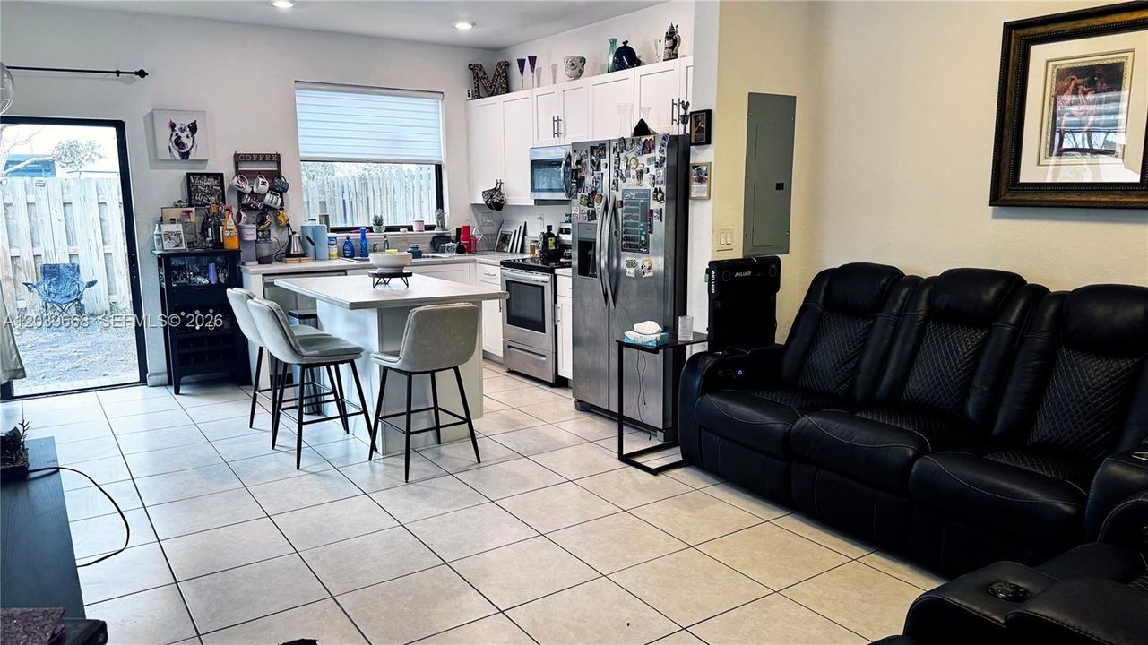 For Rent: $3,000 (3 beds, 3 baths, 1320 Square Feet)