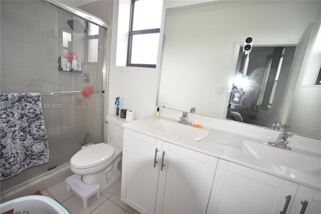 For Rent: $3,000 (3 beds, 3 baths, 1320 Square Feet)
