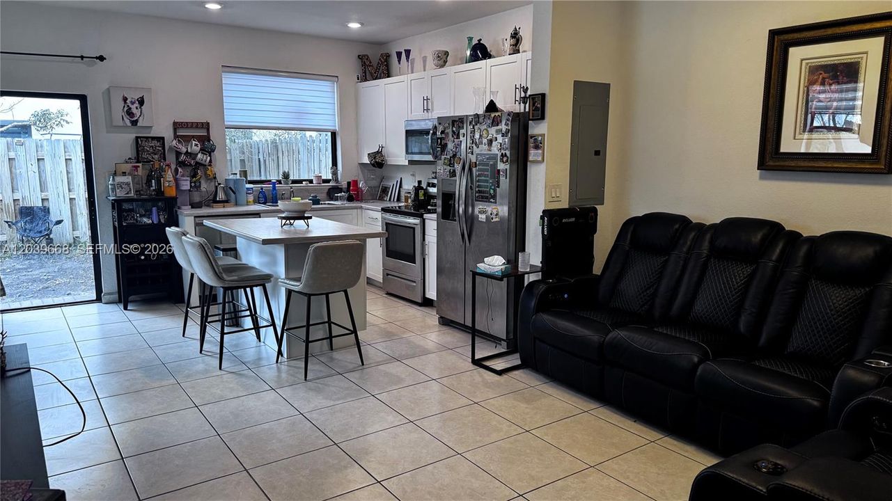 For Rent: $3,000 (3 beds, 3 baths, 1320 Square Feet)