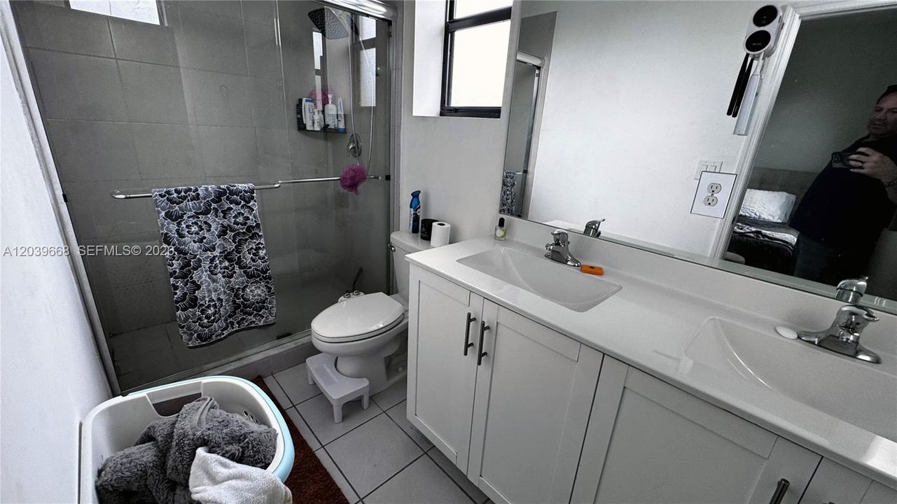 For Rent: $3,000 (3 beds, 3 baths, 1320 Square Feet)