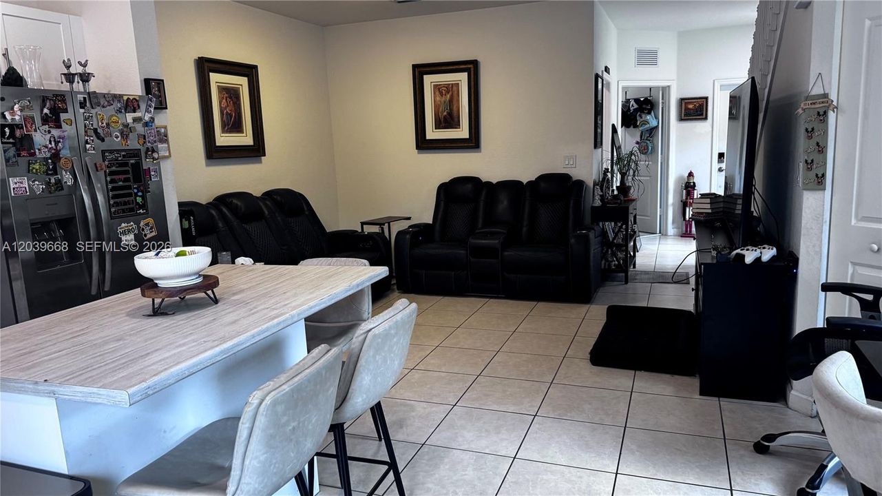 For Rent: $3,000 (3 beds, 3 baths, 1320 Square Feet)