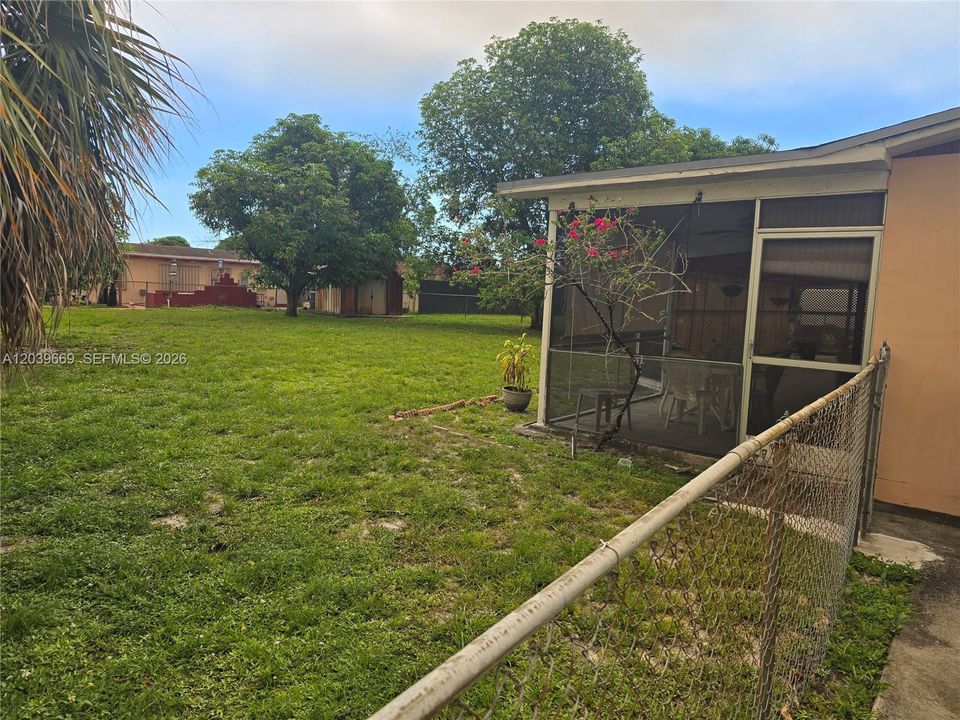 For Sale: $535,000 (4 beds, 2 baths, 1176 Square Feet)