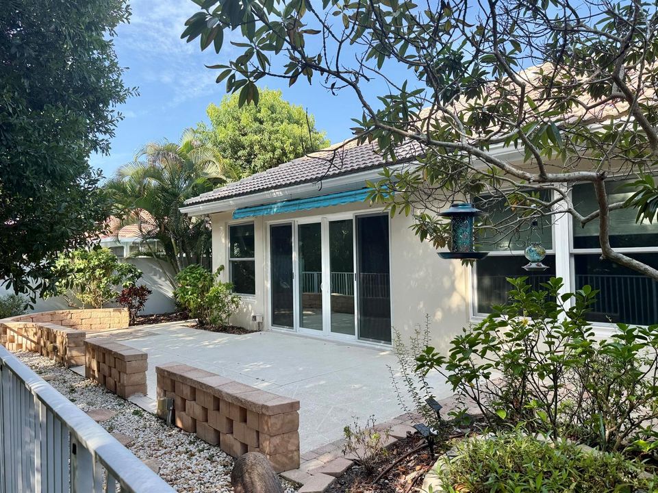 Patio with Retractable Awning