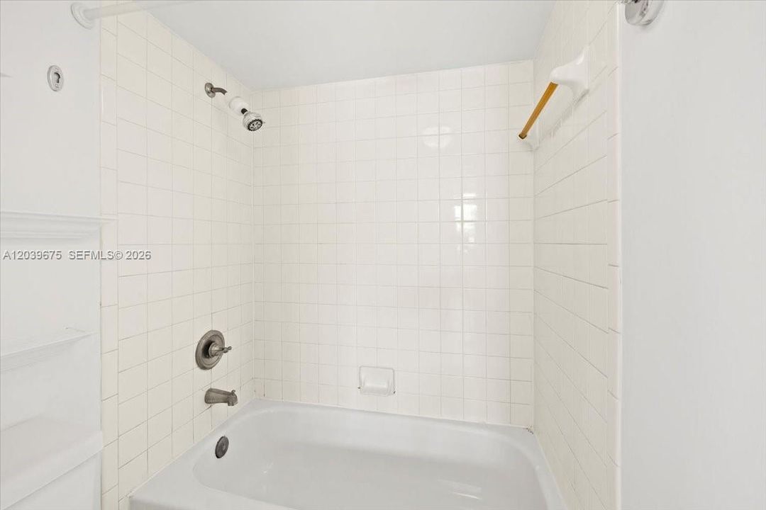 В аренду: $2,050 (3 спален, 2 ванн, 1195 Квадратных фут)