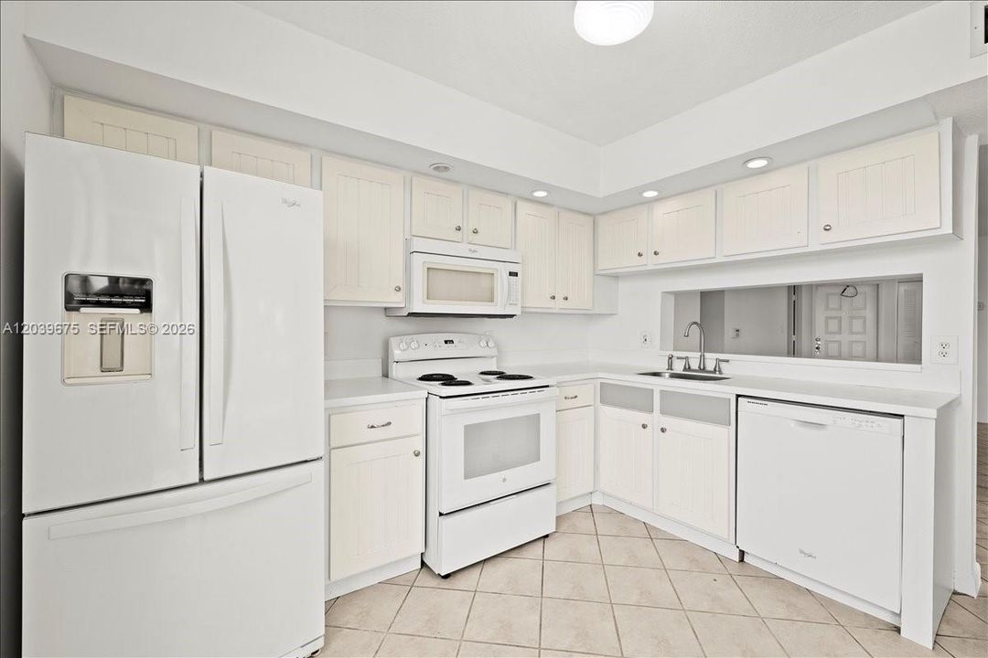 В аренду: $2,050 (3 спален, 2 ванн, 1195 Квадратных фут)