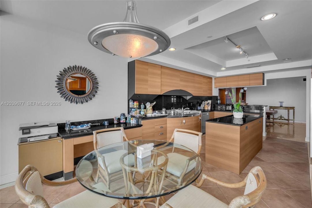 На продажу: $2,990,000 (4 спален, 5 ванн, 3320 Квадратных фут)