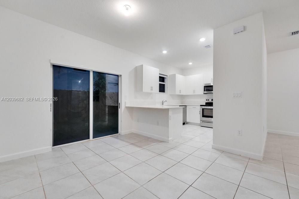 En Renta: $2,650 (3 camas, 2 baños, 1442 Pies cuadrados)