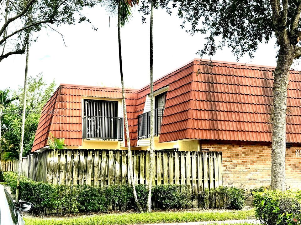For Rent: $2,500 (2 beds, 2 baths, 1372 Square Feet)