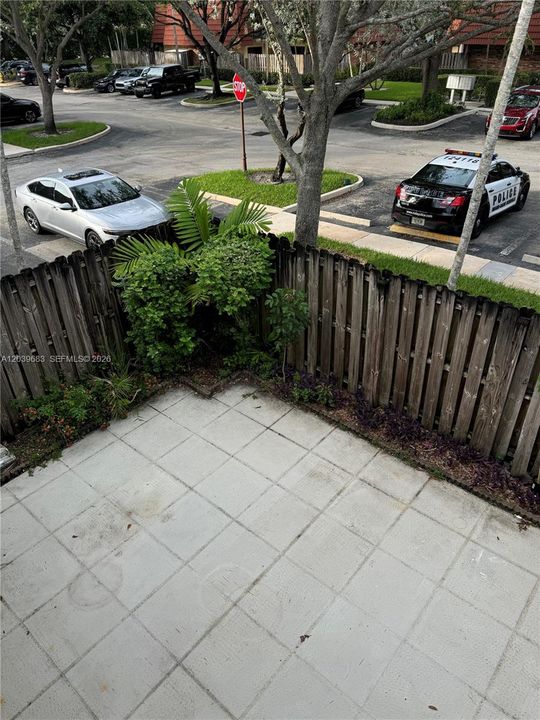 For Rent: $2,500 (2 beds, 2 baths, 1372 Square Feet)