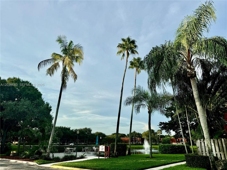 For Rent: $2,500 (2 beds, 2 baths, 1372 Square Feet)