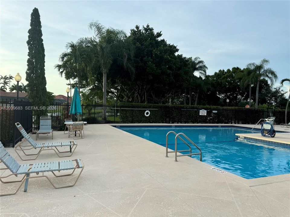 For Rent: $2,500 (2 beds, 2 baths, 1372 Square Feet)