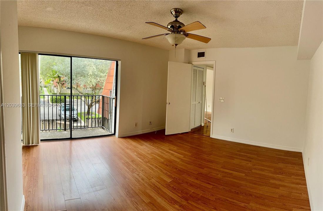 For Rent: $2,500 (2 beds, 2 baths, 1372 Square Feet)