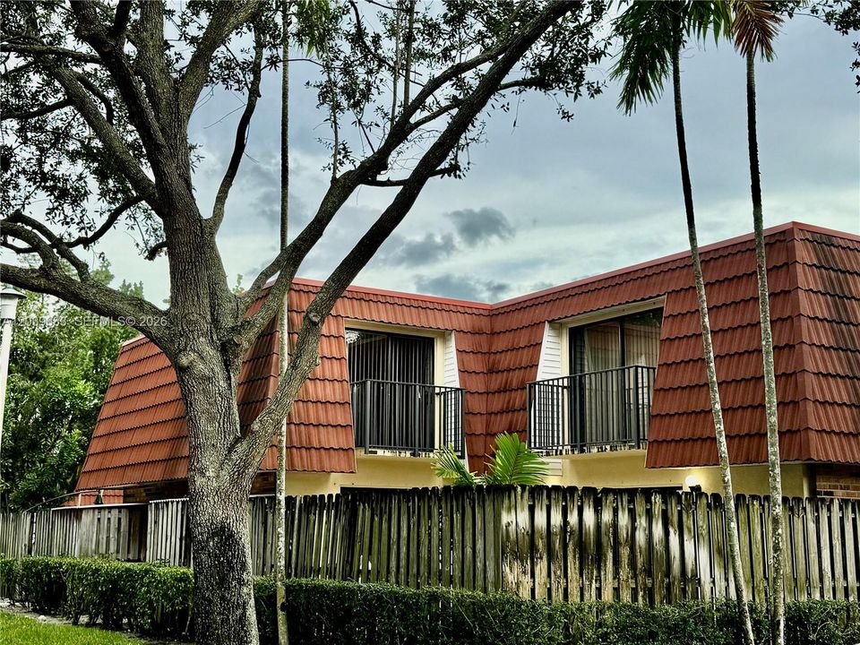 For Rent: $2,500 (2 beds, 2 baths, 1372 Square Feet)