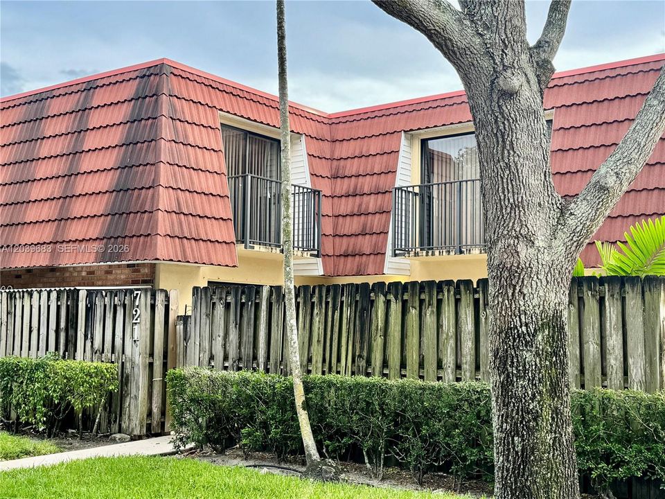 For Rent: $2,500 (2 beds, 2 baths, 1372 Square Feet)
