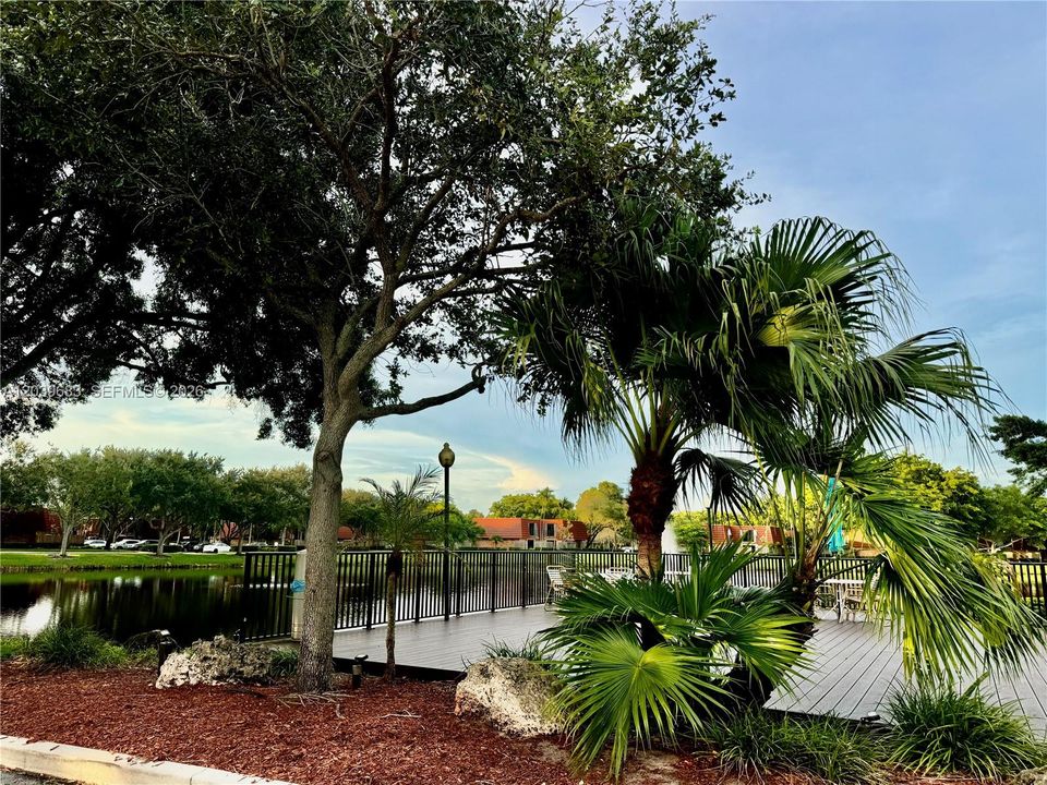 For Rent: $2,500 (2 beds, 2 baths, 1372 Square Feet)