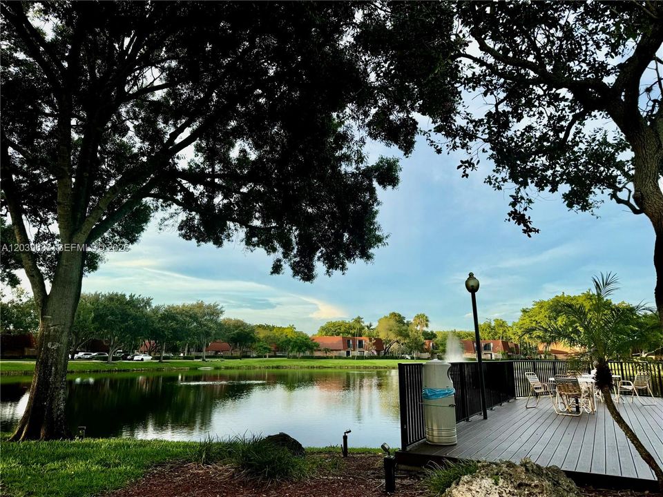 For Rent: $2,500 (2 beds, 2 baths, 1372 Square Feet)