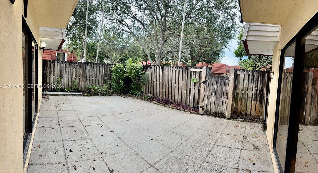 For Rent: $2,500 (2 beds, 2 baths, 1372 Square Feet)