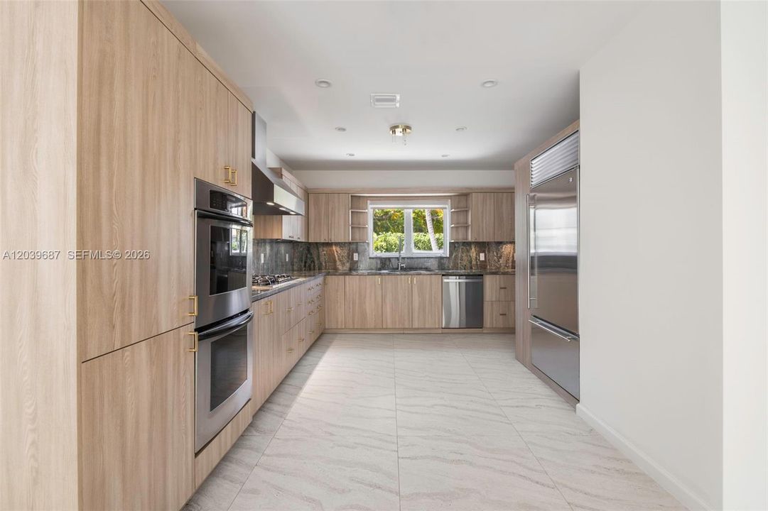 В аренду: $18,500 (4 спален, 3 ванн, 3296 Квадратных фут)
