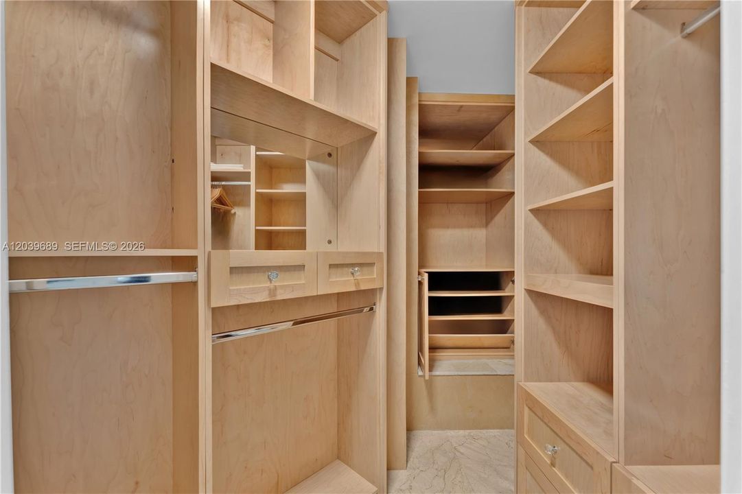 En Renta: $40,000 (3 camas, 3 baños, 3192 Pies cuadrados)