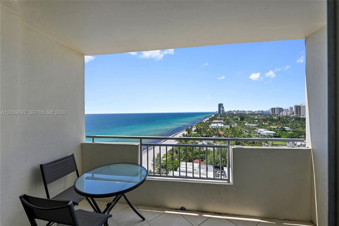 For Sale: $659,000 (2 beds, 2 baths, 1031 Square Feet)