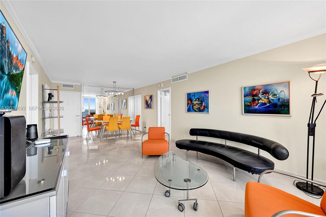 For Sale: $659,000 (2 beds, 2 baths, 1031 Square Feet)