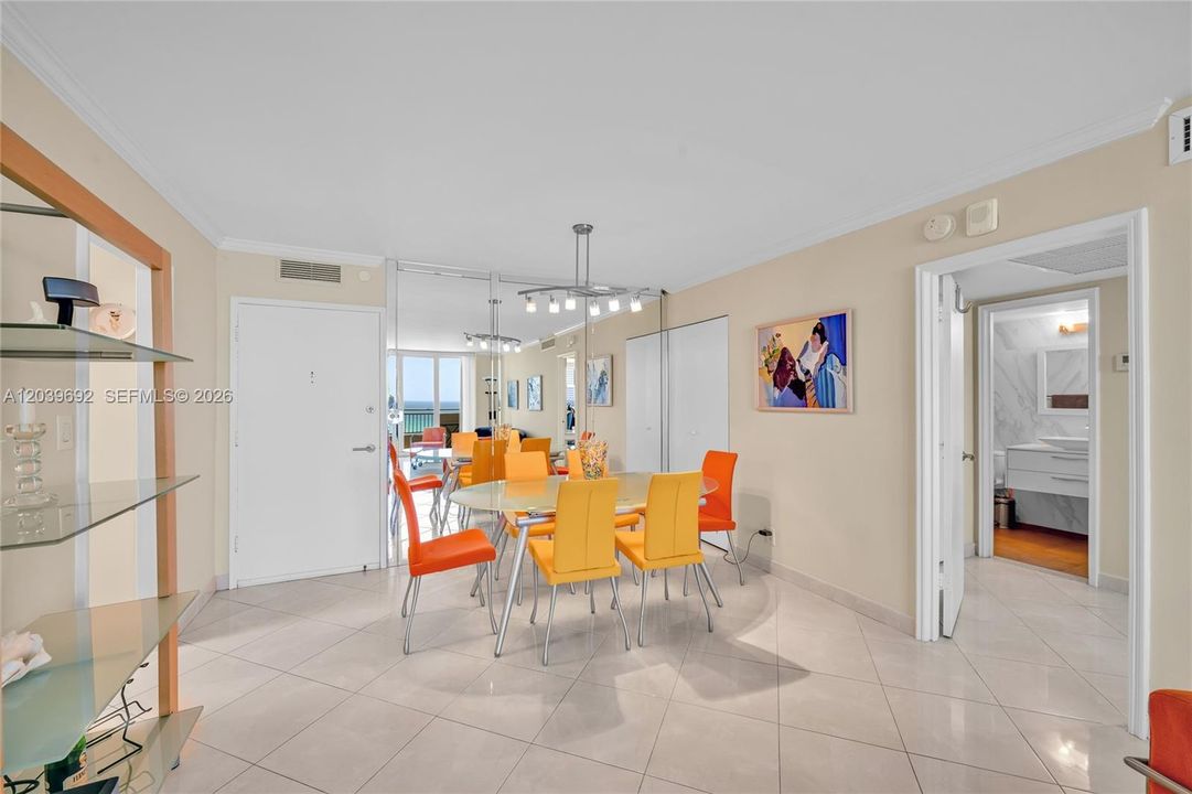 For Sale: $659,000 (2 beds, 2 baths, 1031 Square Feet)