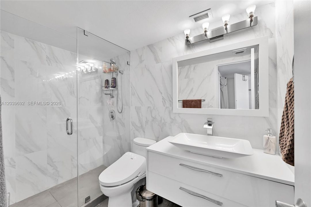 For Sale: $659,000 (2 beds, 2 baths, 1031 Square Feet)