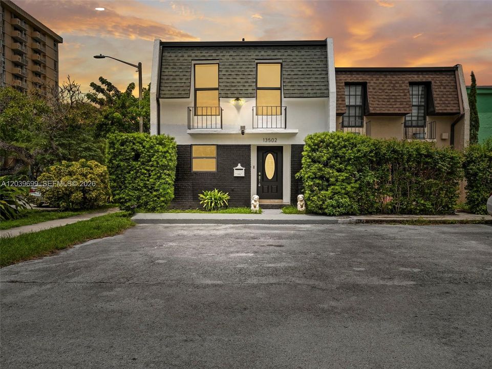 На продажу: $560,000 (3 спален, 2 ванн, 1640 Квадратных фут)