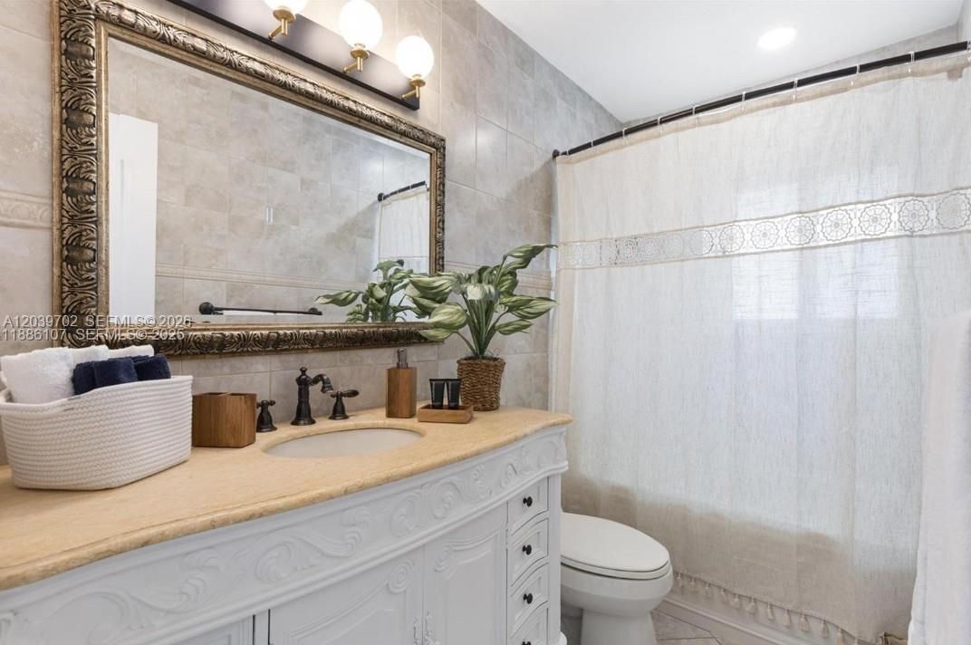 For Sale: $750,000 (3 beds, 2 baths, 1780 Square Feet)