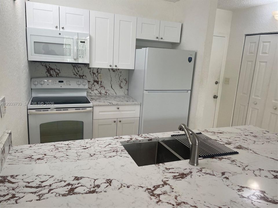 For Rent: $1,495 (1 beds, 1 baths, 606 Square Feet)