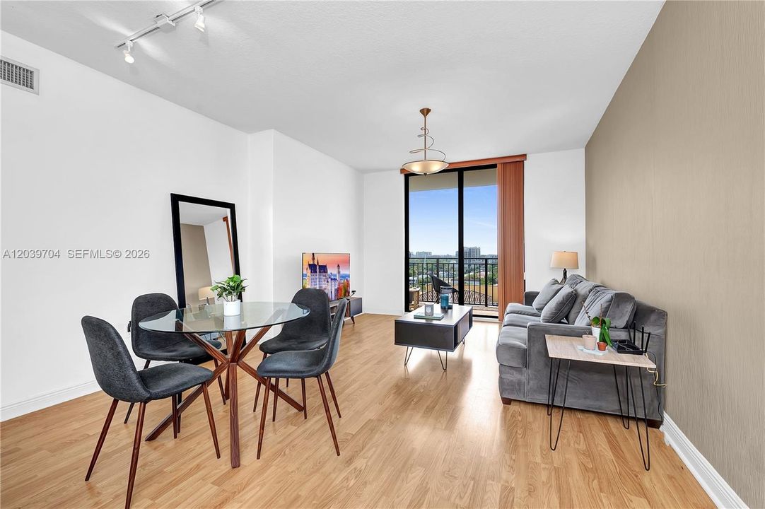 Laminated floors , neutral colors