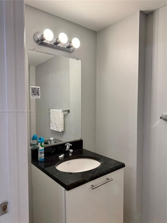 Entrance level 1/2 Bathroom
