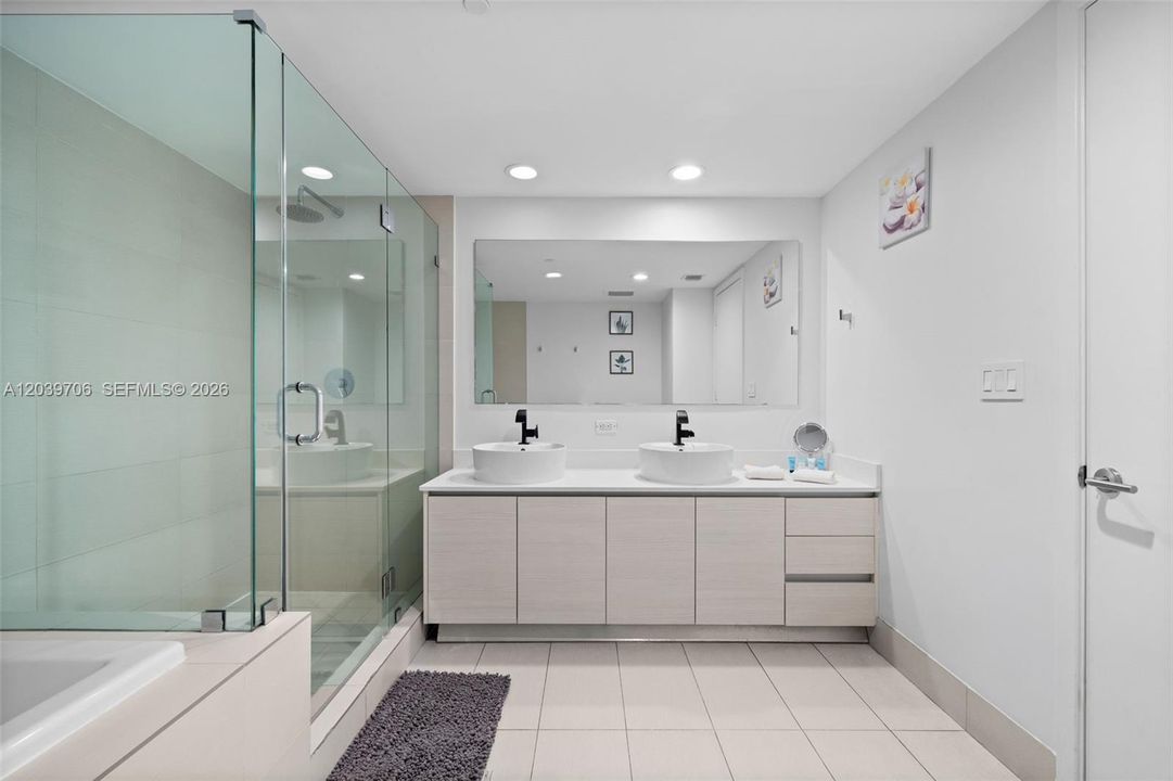 For Sale: $899,000 (3 beds, 3 baths, 1737 Square Feet)