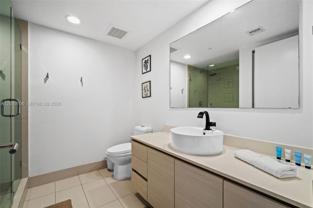 For Sale: $899,000 (3 beds, 3 baths, 1737 Square Feet)