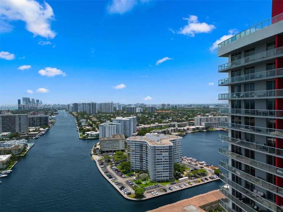 For Sale: $899,000 (3 beds, 3 baths, 1737 Square Feet)