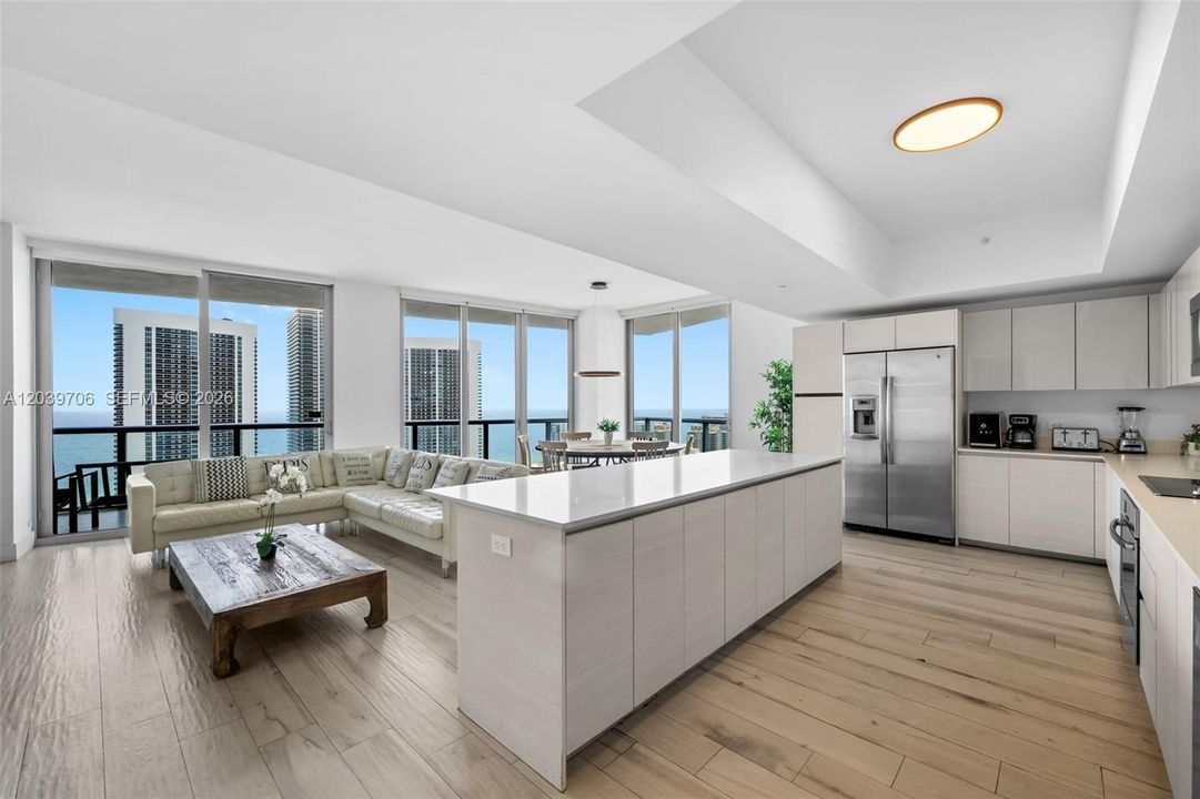 For Sale: $899,000 (3 beds, 3 baths, 1737 Square Feet)