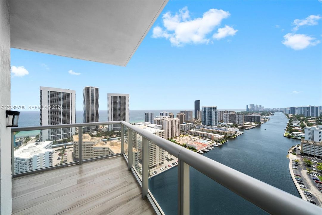 For Sale: $899,000 (3 beds, 3 baths, 1737 Square Feet)