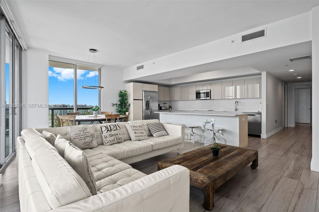 For Sale: $899,000 (3 beds, 3 baths, 1737 Square Feet)