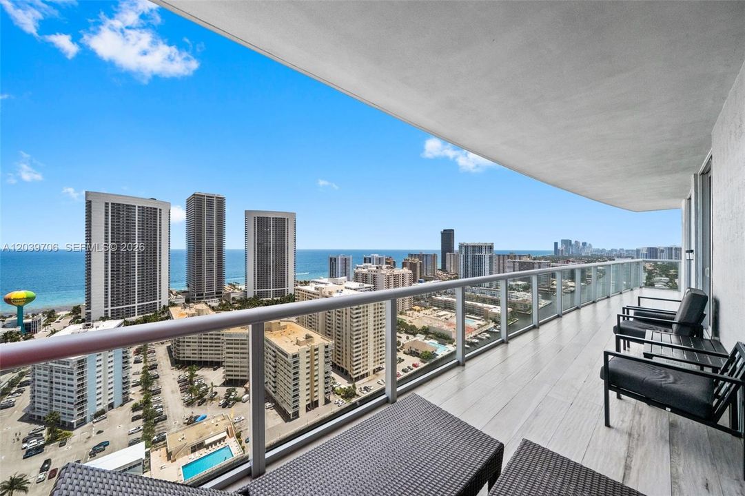 For Sale: $899,000 (3 beds, 3 baths, 1737 Square Feet)