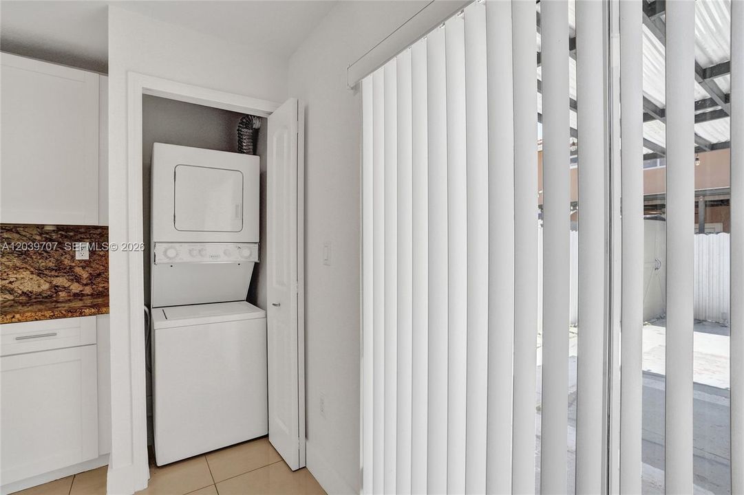 For Rent: $2,375 (2 beds, 1 baths, 928 Square Feet)
