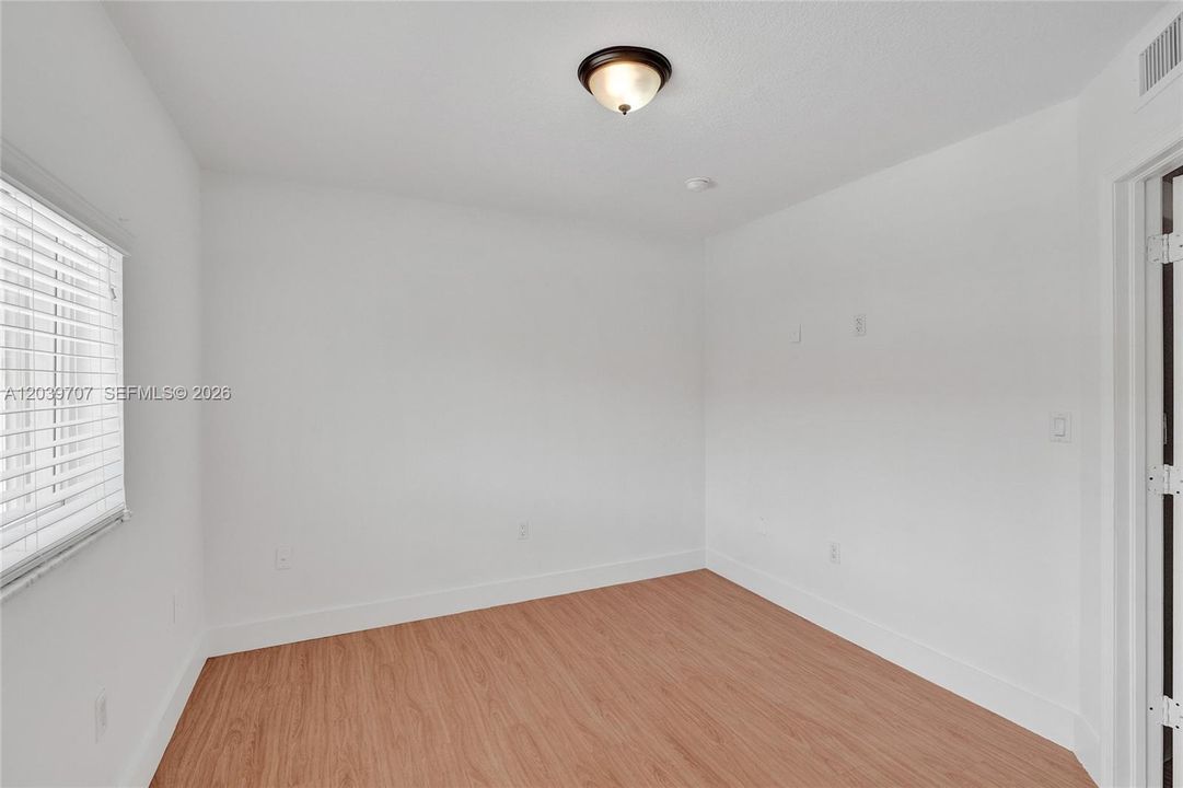 For Rent: $2,375 (2 beds, 1 baths, 928 Square Feet)