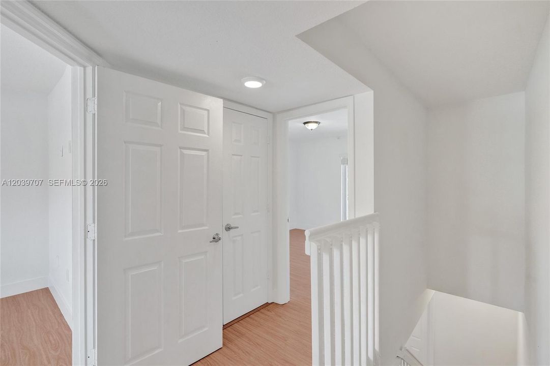 For Rent: $2,375 (2 beds, 1 baths, 928 Square Feet)