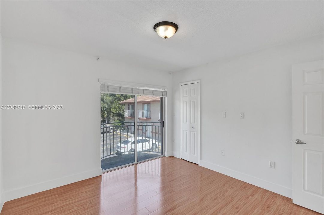 For Rent: $2,375 (2 beds, 1 baths, 928 Square Feet)