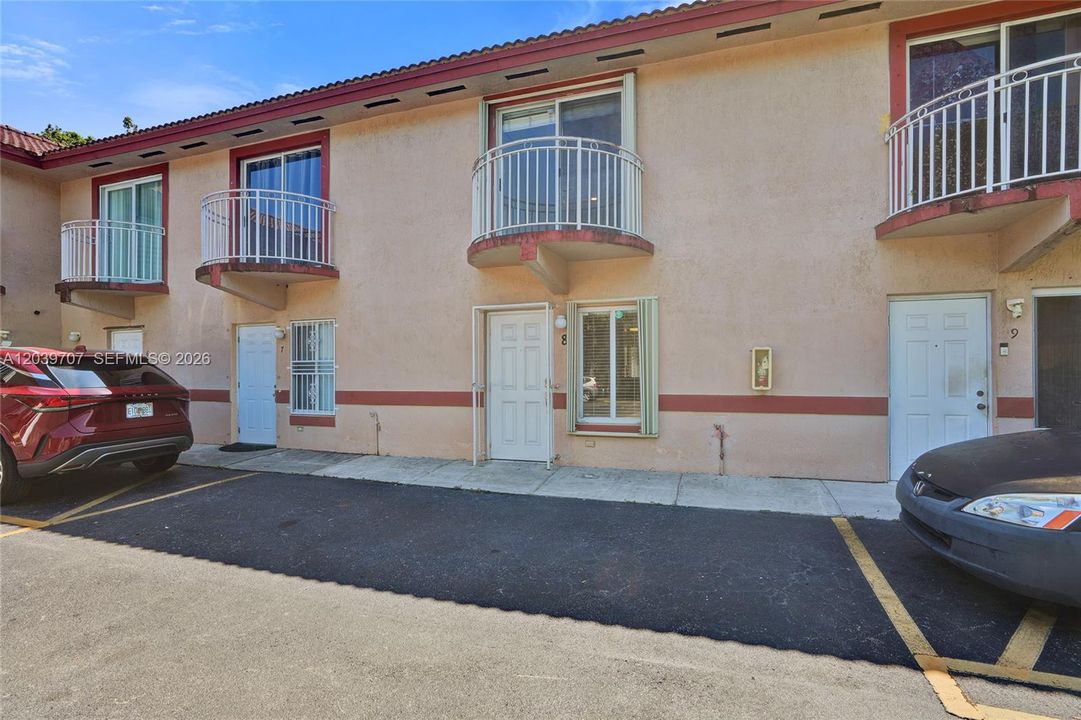 For Rent: $2,375 (2 beds, 1 baths, 928 Square Feet)